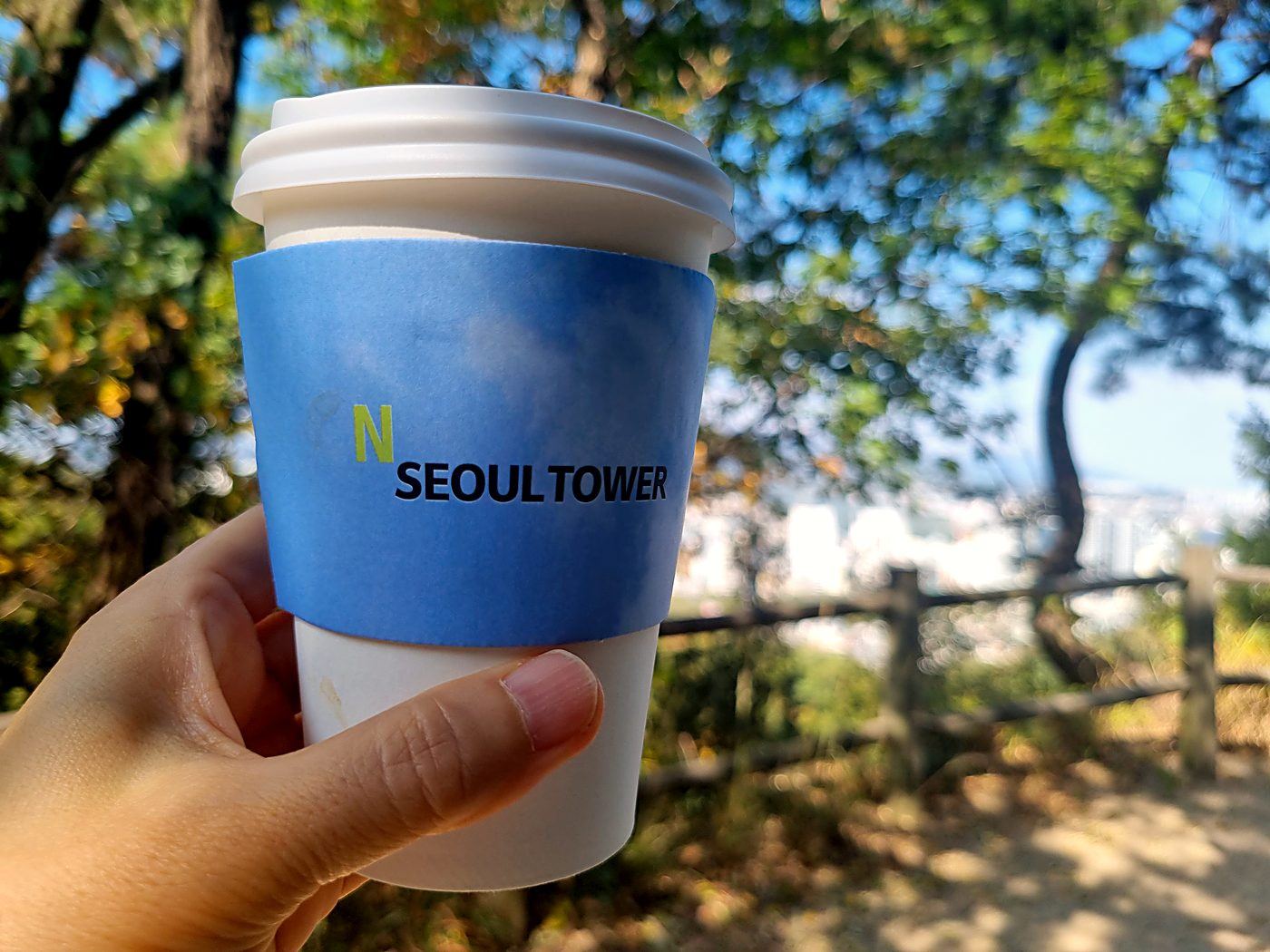 걸으며 마시는 커피
